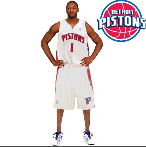 给爷整笑了，曼奇尼假意亲吻布鲁马多，将布鲁马多逗笑（曼奇尼作势亲吻布鲁马多，逗得布鲁马多当场大笑）