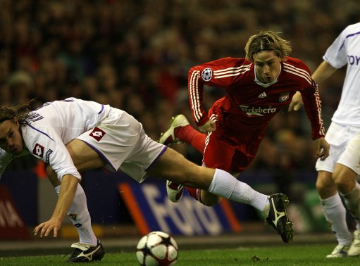 麦卡利斯特：我们站在球队这边，希望萨拉赫能够尽快归来（麦卡利斯特：支持全队，盼萨拉赫早日回归）