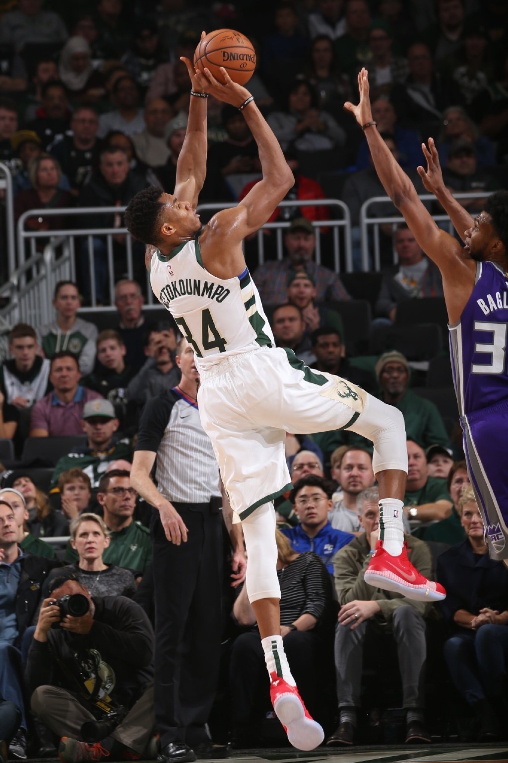 雄鹿vs凯尔特人前瞻：字母哥继续缺席，布朗带队冲击6连胜（雄鹿对阵凯尔特人前瞻：字母哥仍缺席，布朗率队冲击六连胜）