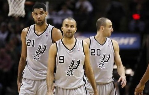 都灵主帅：战平尤文后，主席卡伊罗来更衣室祝贺了球员（都灵主帅：与尤文战平后，主席卡伊罗亲临更衣室向球员道贺）