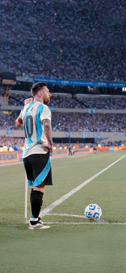 德佬：那不勒斯比去年更强；我喜欢意大利诺这样的教练（德佬：那不勒斯实力较上赛季更胜一筹；我欣赏意大利诺这样的主帅）