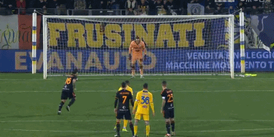 都体：AC米兰希望莱万明年夏天加盟，已与其经纪人取得联系（《都灵体育报》：AC米兰盼明夏签下莱万，已与其经纪团队接触）