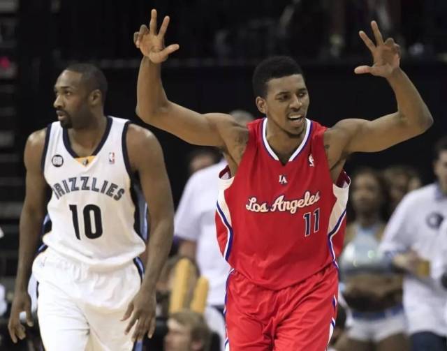 澳超半场：布鲁克闪击破门，奥克兰FC暂1-0惠灵顿凤凰（澳超半场战报：布鲁克早早破门，奥克兰FC暂1-0领先惠灵顿凤凰）