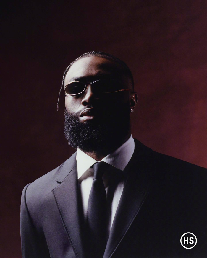 扑点+6次扑救，迈尼昂当选与国米一役米兰队内最佳球员（扑出点球并完成6次扑救，迈尼昂获评米兰德比队内最佳球员）