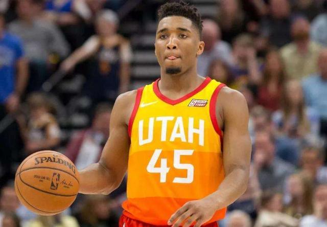 葡体中场西蒙斯：拜仁是支非常强大的球队，我们可以昂首离开（葡萄牙体育中场西蒙斯：拜仁实力强劲，我们可昂首离场）