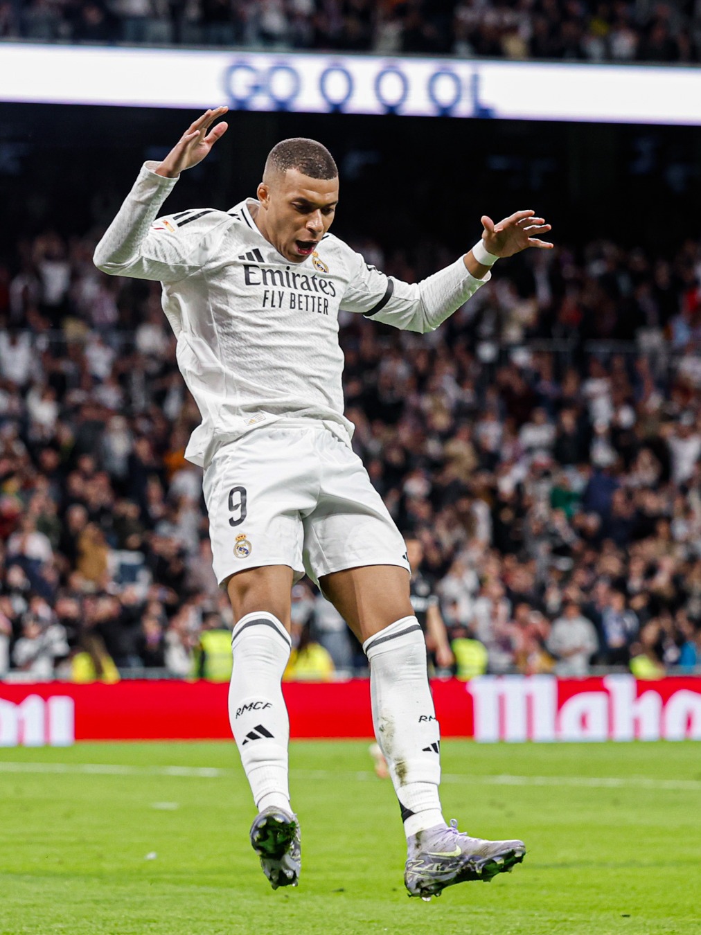 波兰11月世预赛大名单：莱万领衔，泽林斯基、皮扬特克在列（波兰公布11月世预赛名单：莱万领衔，泽林斯基、皮扬特克入选）