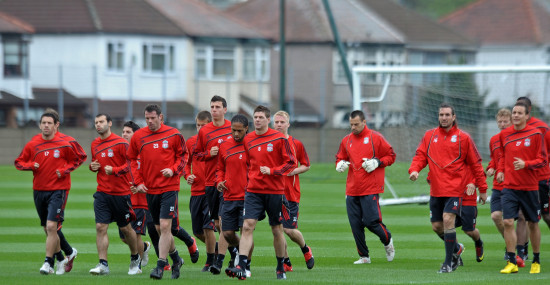 水平如何？菲利克斯训练中与门将本托互换角色，完成几次扑救（菲利克斯训练场客串门将，与本托互换位置多次完成扑救）