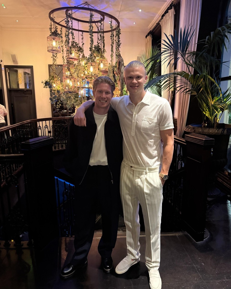 阿布拉汗总结2025：谢谢这一年的滚烫，谢谢所有“我们”（阿布拉汗2025年终盘点：致敬这一年的炽热，感谢所有的我们）